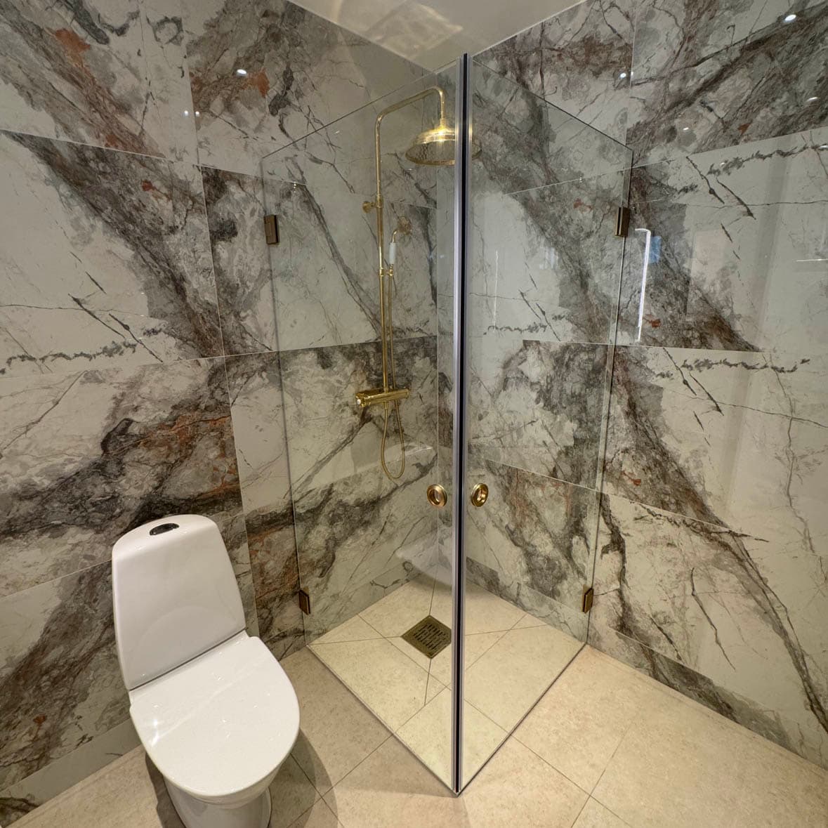 Badrumsrenovering med nya rör i Stockholm